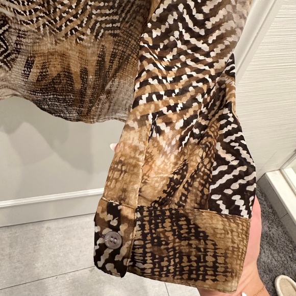 NWOT Vince Camuto Sheer Tribal Print Shirt - Picture 4 of 5